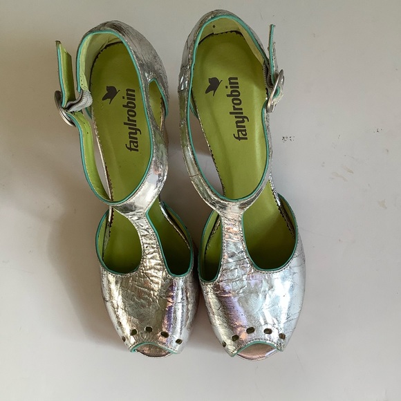 Anthropologie Shoes Silver Crackle Burlap Heels
